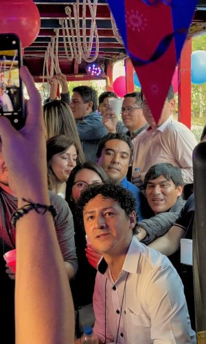 Alquiler de Chiva Rumbera en Quito | Eventos, Amigos y Fiesta con DJ